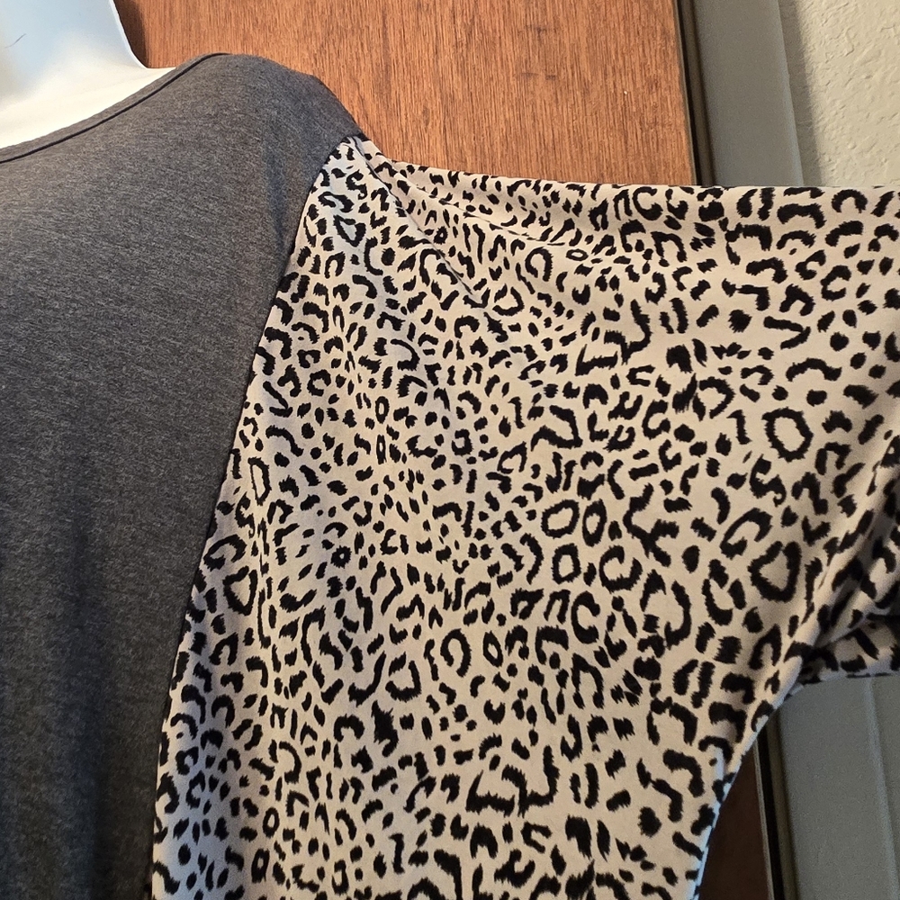 Unbranded NWOT Chic Gray Women's Top with Leopard Print SZxl - Picture 6 of 8